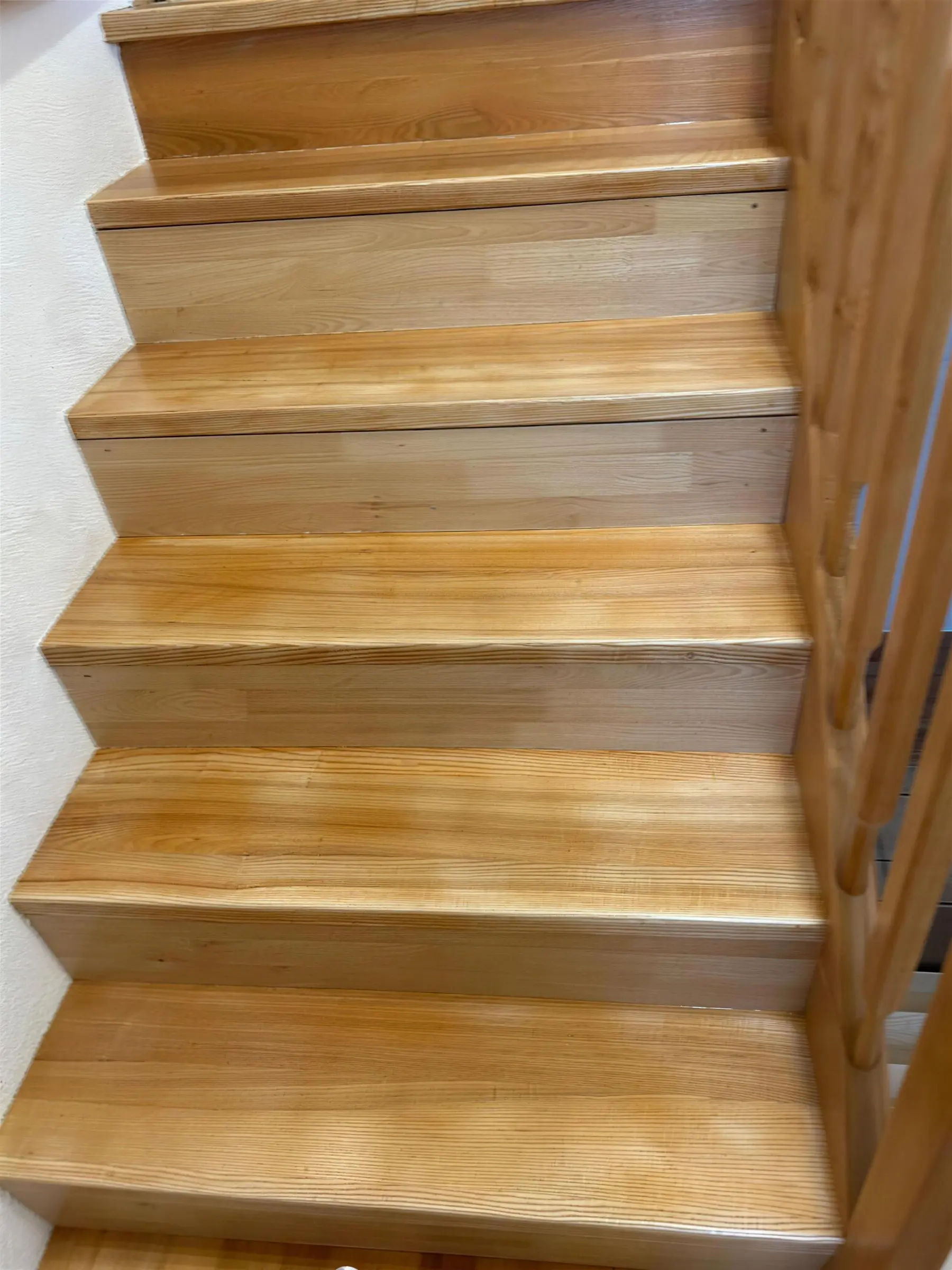 Escalier en bois, ponçage et huilage