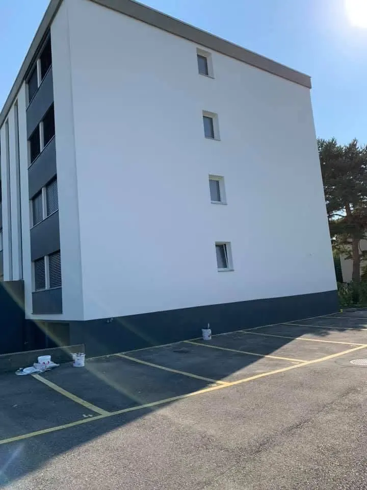 Immeuble : façade et socle refaits — photo 1