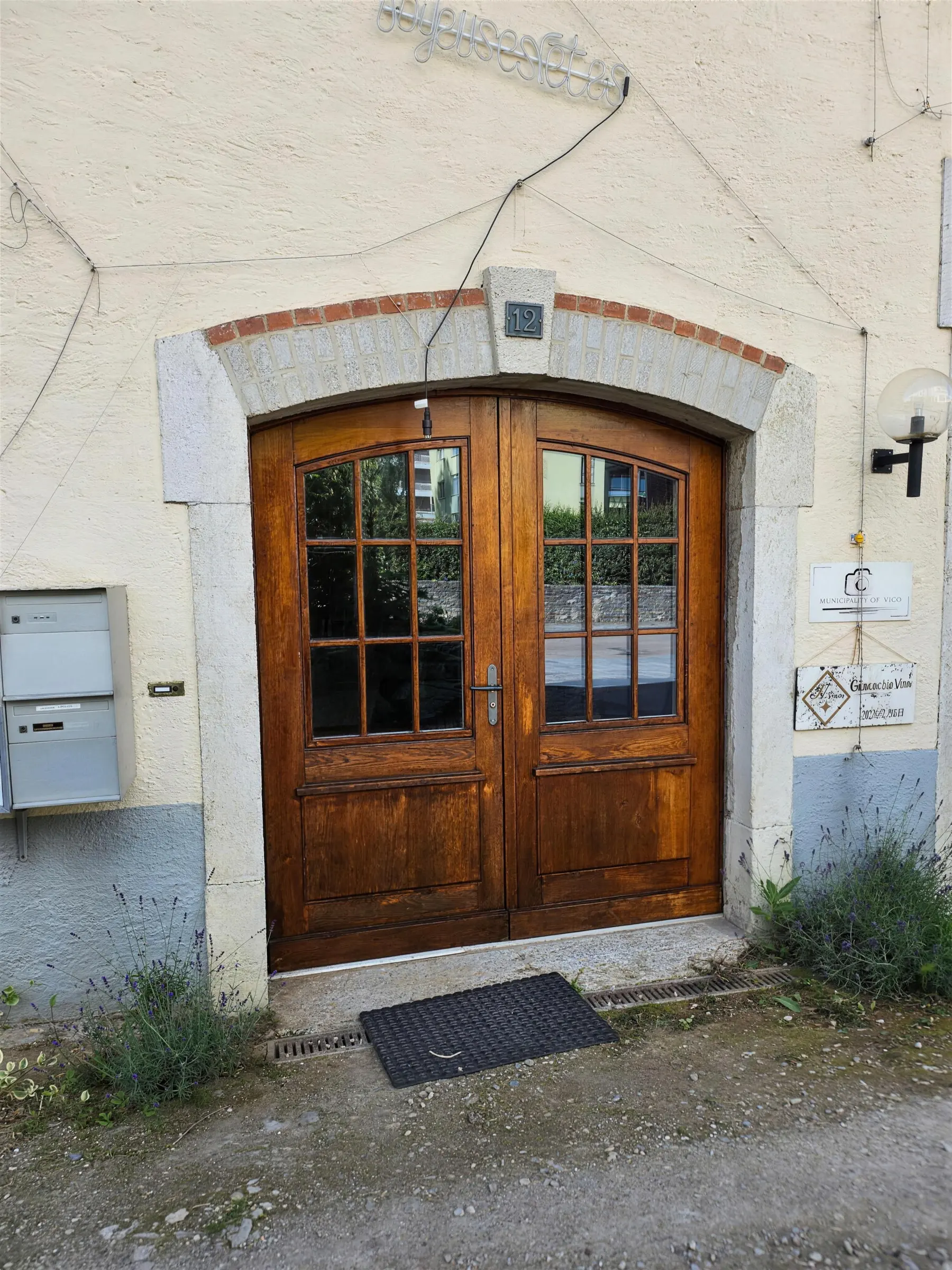 Porte cintrée en bois