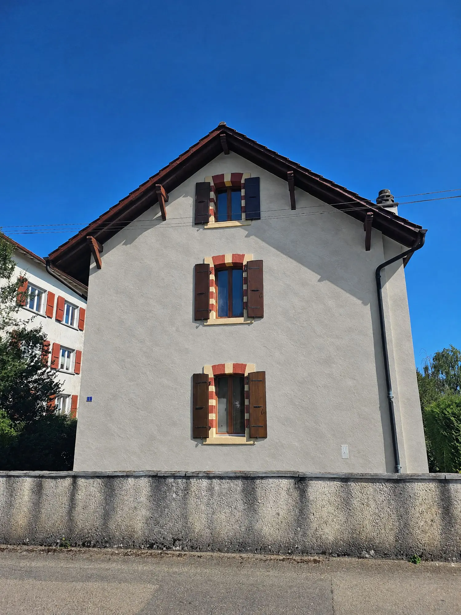 Façade en gris minéral
